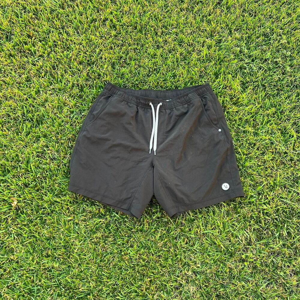 Vuori shorts Black Drawstring workout mens size L